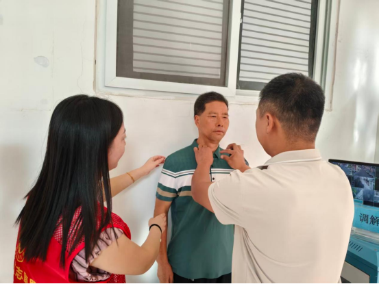 定格幸福瞬间，传递敬老深情——宛城区开展老年人免费公益拍照活动